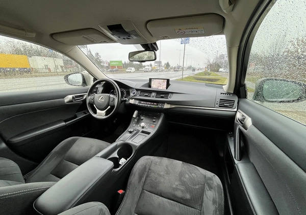Lexus CT cena 77900 przebieg: 130000, rok produkcji 2018 z Bełchatów małe 191